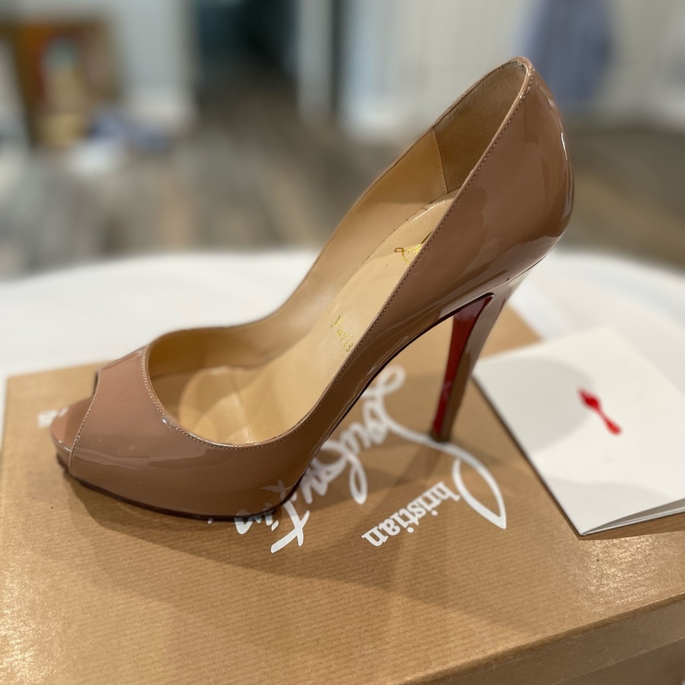 Christian Louboutin Very Prive pump.